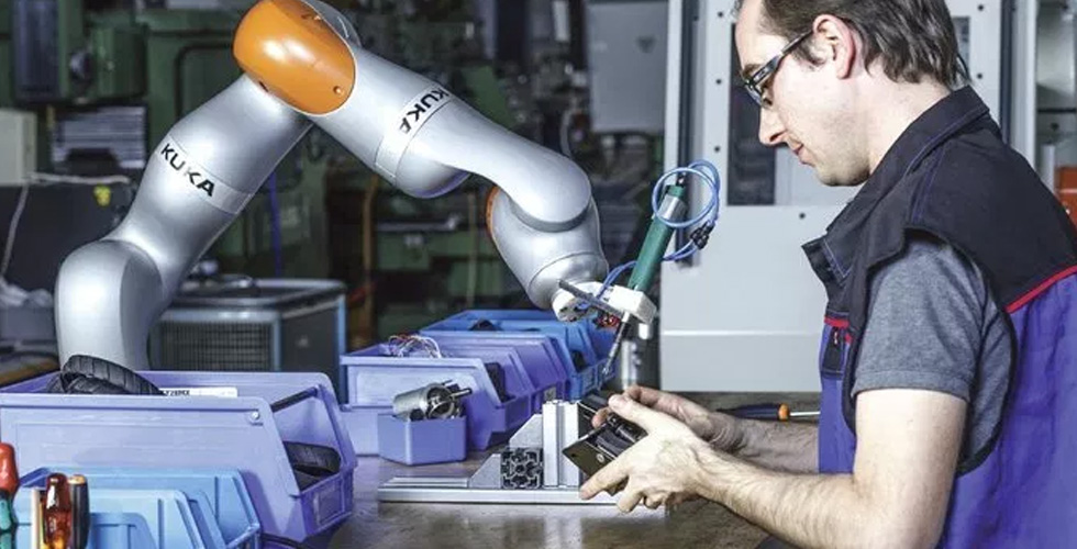 Collaborative Robots – the Future ‘Helping Hand’
